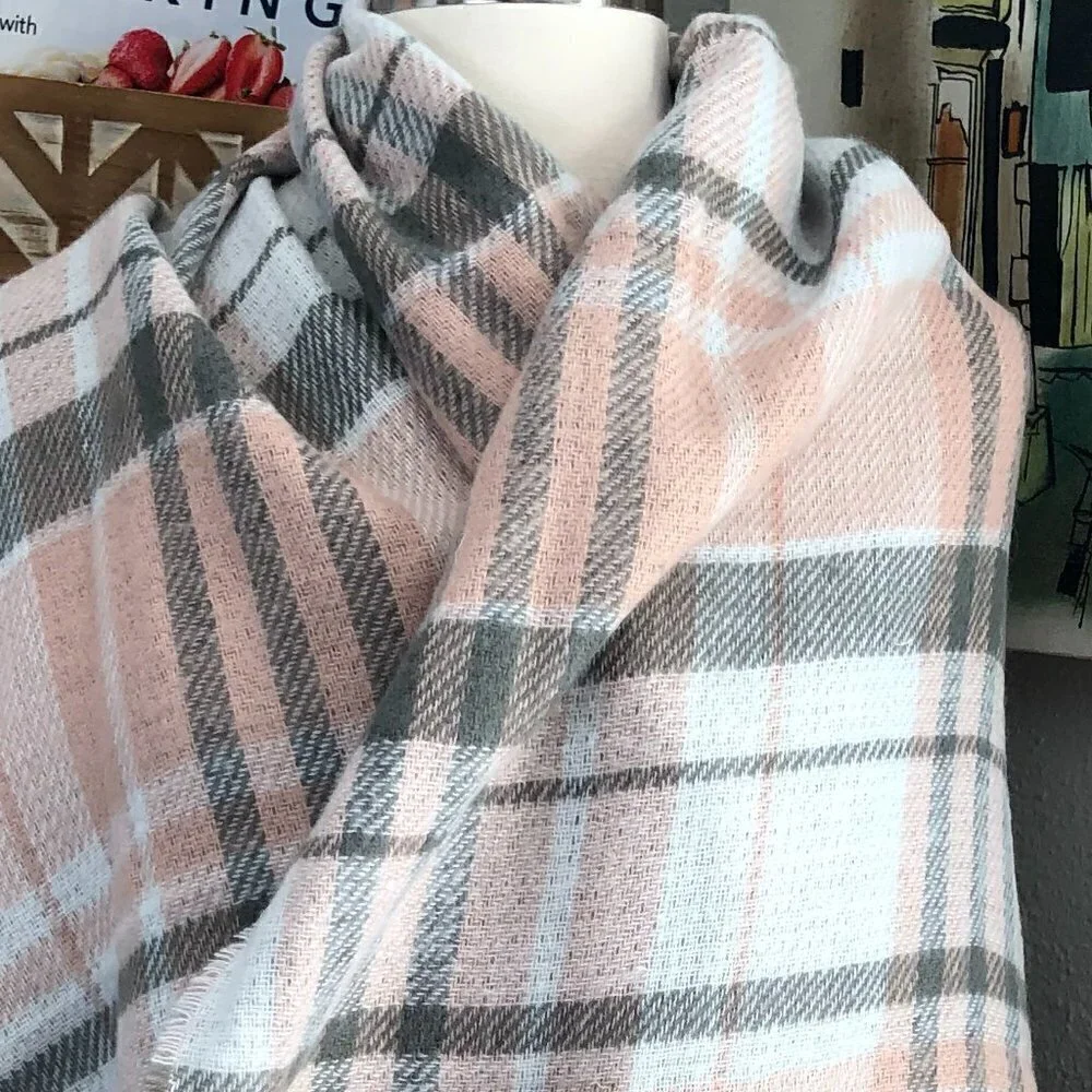 Marcus Adler NY Reversable Plaid Wrap Scarf Unisex Ivory Pink & Gray 72